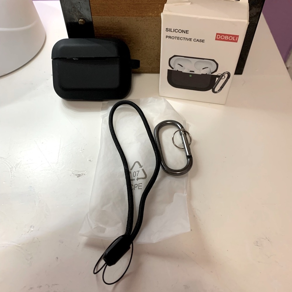 AirPods Pro Silicone Protective Case/ Color Black/ Never used/ Has the box/🖤